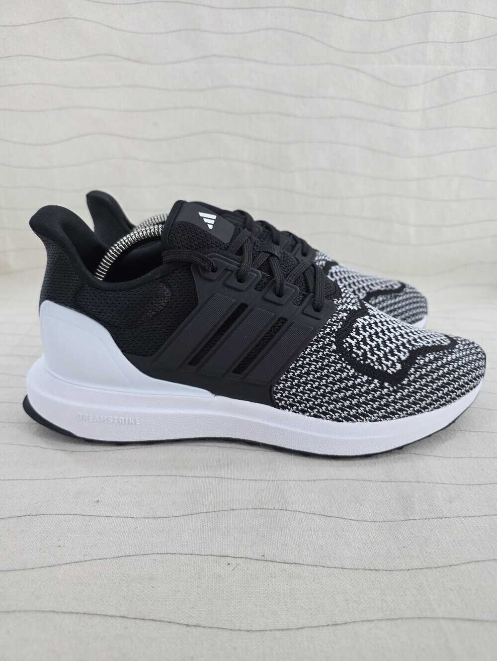 Adidas Mens Ultradream DNA Black White Athletic Sneakers Shoes JS0313 Size 8 EUC
